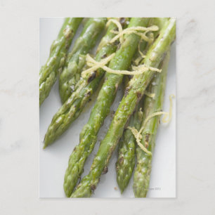 Rostad grönt asparagus med citronzest. vykort