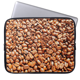 rostade aromatiska kaffebönor i solljus, kaffe laptop fodral