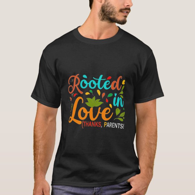 Roterat i Kärlek (tack, föräldrar!). T Shirt (Framsida)