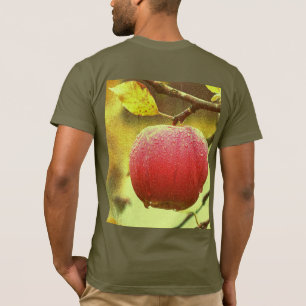 "Rött äpple på Träd" Utmatningsfoto. Köp nu T Shirt