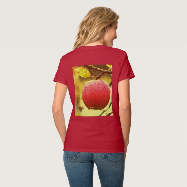 "Rött äpple på Träd" Utmatningsfoto. Köp nu T Shirt (Hel baksida)