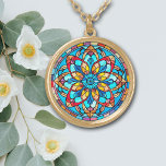 Rött Guld Blue Mandala Stached Glass Guldpläterat Halsband<br><div class="desc">På det här halsbandet är en fantastisk mandalabönsdesign i toner av ljusblått,  guld och rött. Se till att se motsvarande öronringar och nyckelring i vår butik.</div>