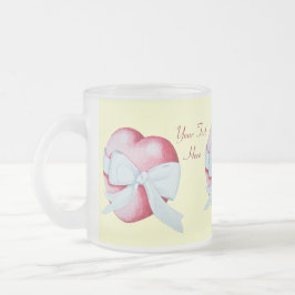 rött hjärta bundet till vitt band romantiskt frostad glasmugg