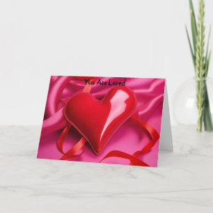Rött hjärta rosa band valentinshjärtekort kort