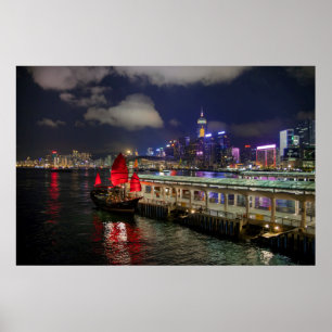 Rött kinesiskt skräp i Hong Kong på nattaffischen Poster