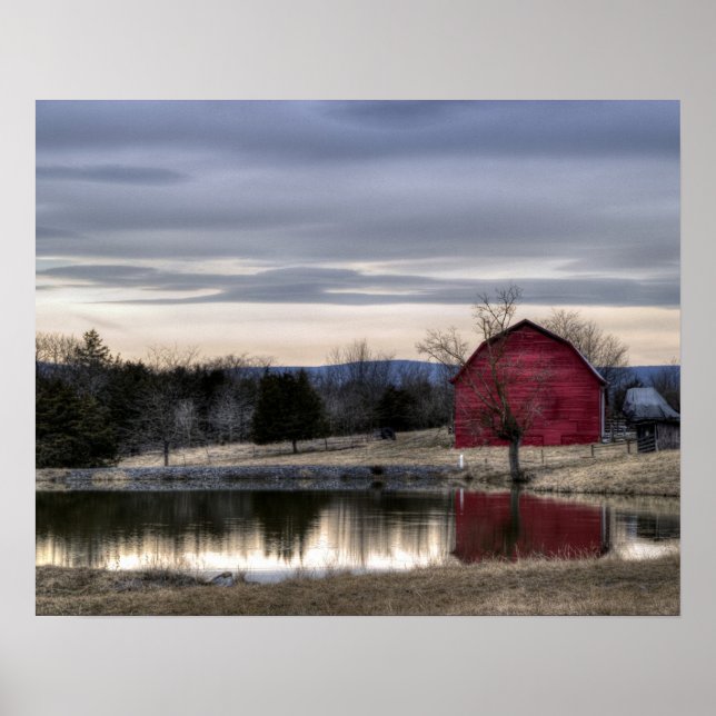 Rött ladugård reflekteras i vatten HDR-foto Poster (Framsidan)