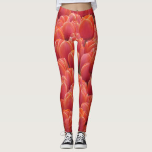 Rött lägga benen på ryggen för tulpanfält leggings