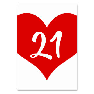 Rött numrerat hjärta bordsnummer