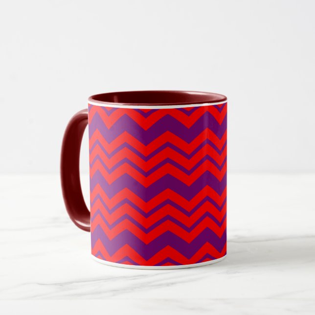 Rött och lila chevronmönsterdesign  mugg (Framsida vänster)