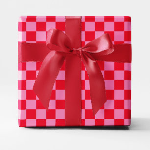 Rött och rosa rutigt presentpapper