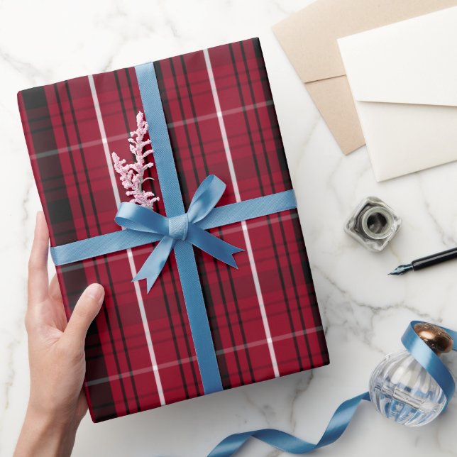 Rött rutigt julinpackningspapper presentpapper (Gifting)