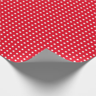Rött slående in papper med liten polka dots presentpapper