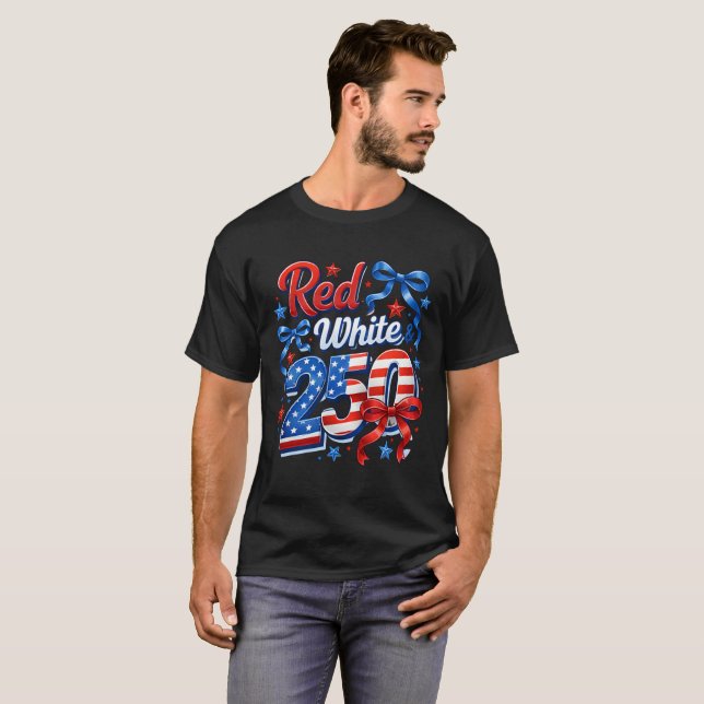 Rött Vin 250 År av USA:s Patriotiska Frihet T Shirt (Hel framsida)