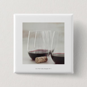Rött vin i stemless exponeringsglas knapp
