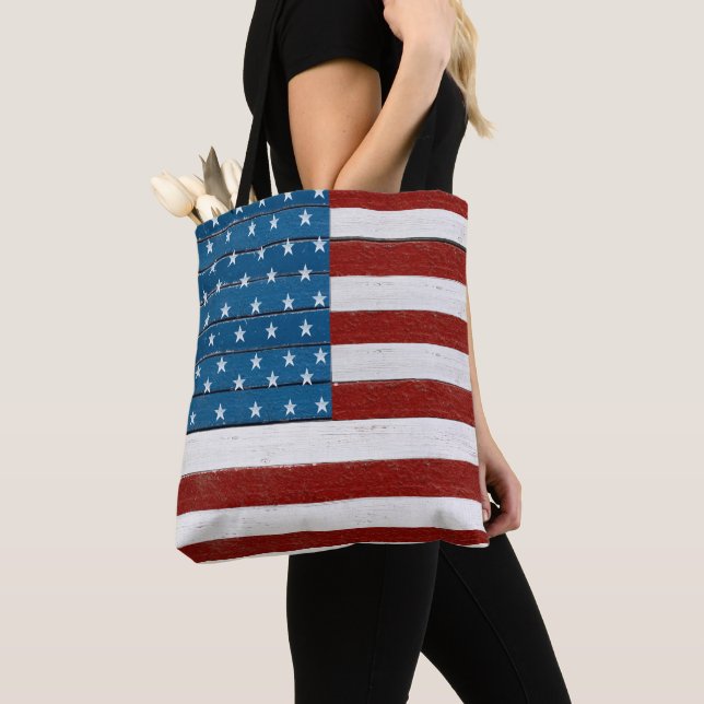 RÖTT VITT BLÅTT AMERIKANSK FLAGGA PÅ TROD LOOK TYGKASSE (Närbild)