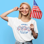 Rött vitt blått Fireworks-Anpassningsbar 4:e juli- T Shirt<br><div class="desc">Toppen roligt och festive 4:e juli t-shirt med röd,  vit och blå fyrverkeripjäs och 3 linjer anpassningsbar text. Perfekt som matchande vänner och familjeskjortor för din 4:e party i juli. Underbar för Memorial Day eller Veterans och perfektens sätt att visa ditt amerikanska pride.</div>