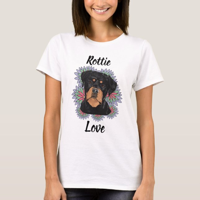 Rottie Kärlek T-Shirt – Whimsical Rottweiler Konst (Framsida)