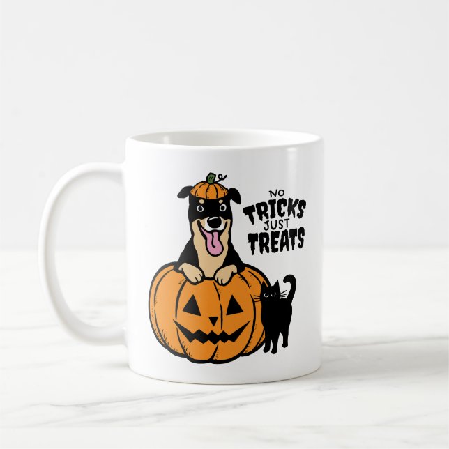 Rottweiler Halloween, inga tricks bara Trets Kaffemugg (Vänster)