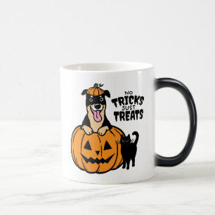 Rottweiler Halloween, inga tricks bara Trets Magisk Mugg