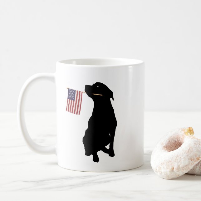 Rottweiler Holding US American Flagga Kaffemugg (Med munk)