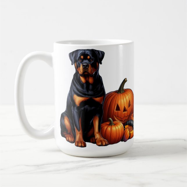 Rottweiler hund sitter vid halloweenpumpor kaffemugg (Vänster)