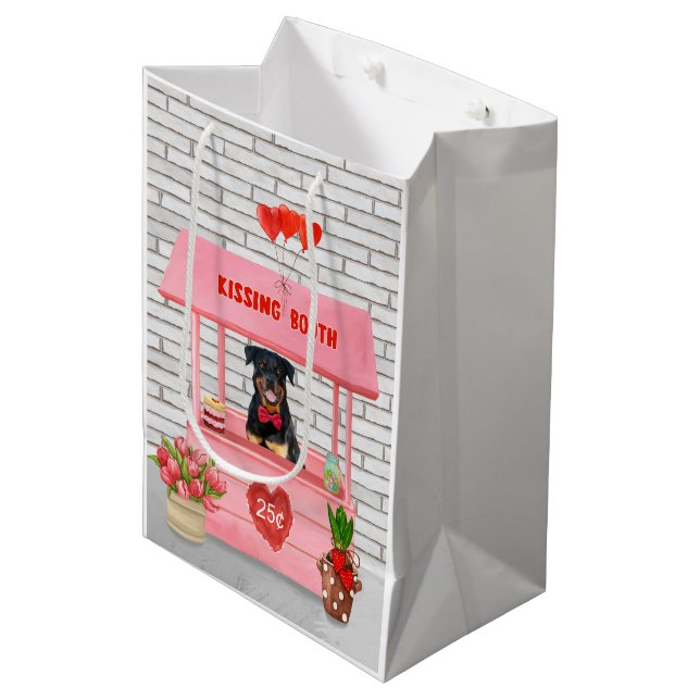 Rottweiler Hund Valentine Day Kissing Booth (Framsidan Vinklad)