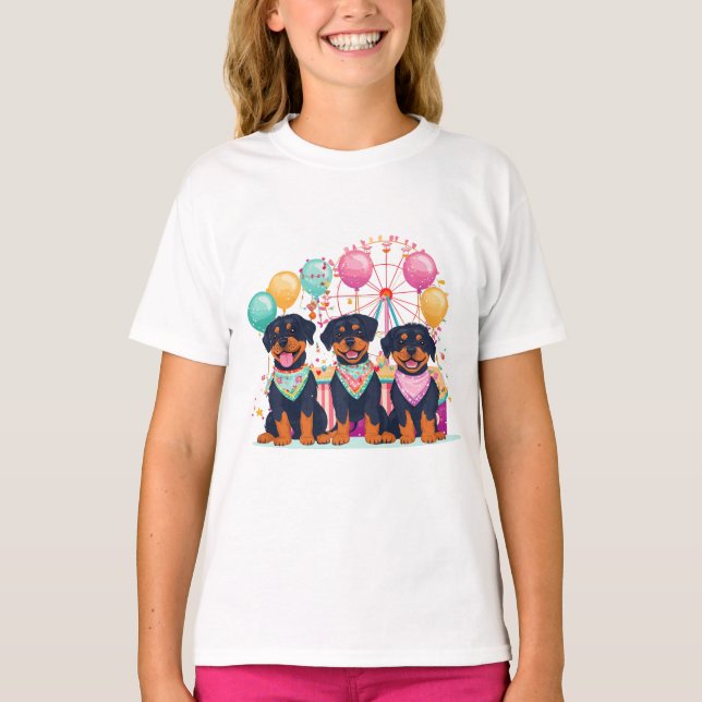 Rottweiler Hundar vid en karneval T Shirt (Framsida)
