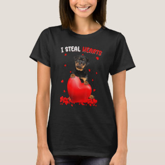 Rottweiler jag stjäl hjärtan Söt hund kramar hjärt T Shirt