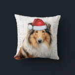 Rough Collie Hund älskare jul Helgdag Kudde<br><div class="desc">Collie älskare kommer att vilja dekorera sitt hem med denna berömvärda tvåsidiga kudde med en klädd för säsongen och toppen söt,  Rough Collie hund.</div>