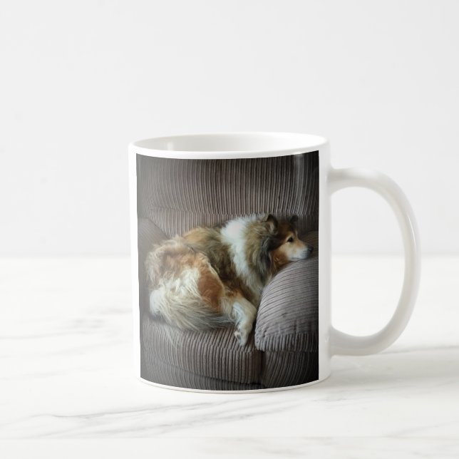 Rough collie på fåtölj kaffemugg (Höger)