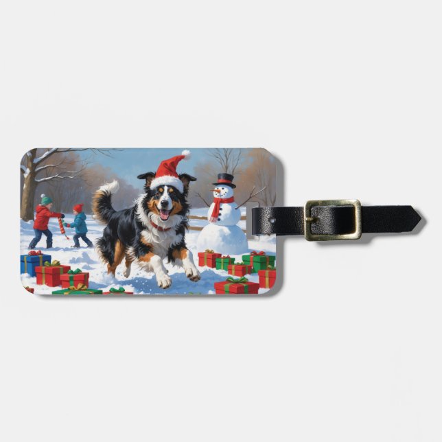 Rough Collie springer i snö med julhatt Bagagebricka (Horisontell Framsida)