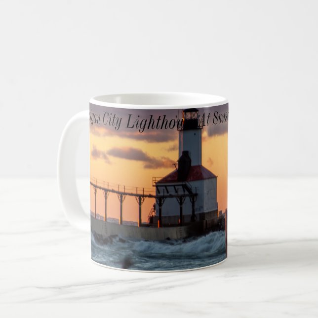Rough Vatten vid Sunset - Michigan City Lighthouse Kaffemugg (Framsida vänster)