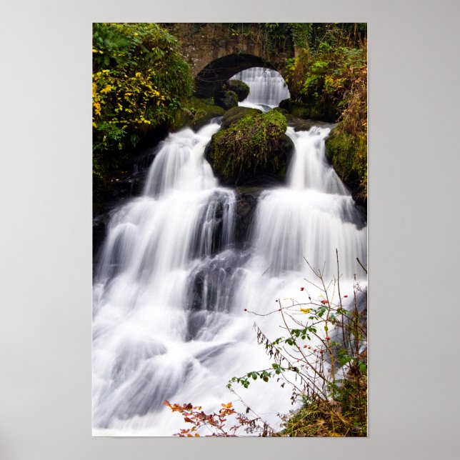 Rouken Glen vattenfall, Glasgow, Skottland Poster (Framsidan)