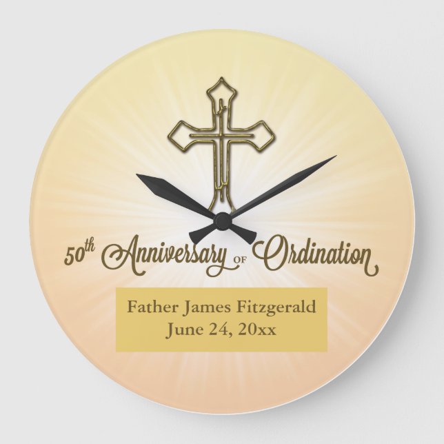 ROUND Gift, anpassat namndatum,50th Ordination Ann Stor Klocka (Framsida)