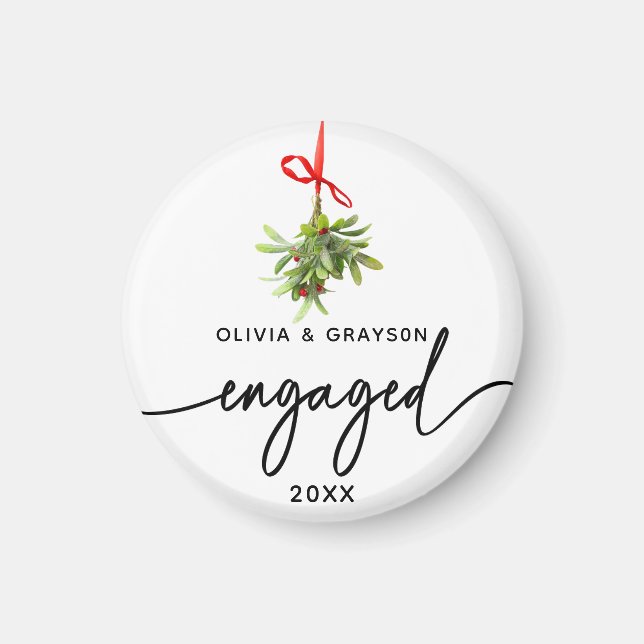 Round Mistletoe Engaged Magnet Keepsake (Framsidan)