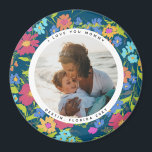 Round Photo Söt Wildblomma Ram med text Magnet<br><div class="desc">Fira ett favoritfamiljeögonblick med den här runda fotografmagneten och vit,  marin blå,  målande vild blomma ram med redigerbar text för att memoriera en speciell händelse eller person.</div>