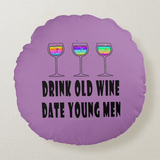 ROUND PILLOW - DRINK OLD VIN, DATUM YOUNG MANAR RUND KUDDE (Framsidan)
