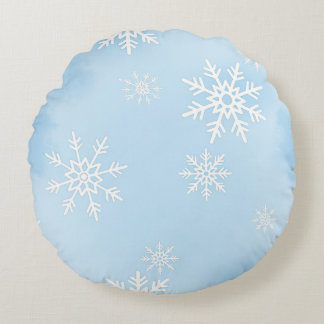 Round Pillow with White Snowflakes on Blue Backgr Rund Kudde