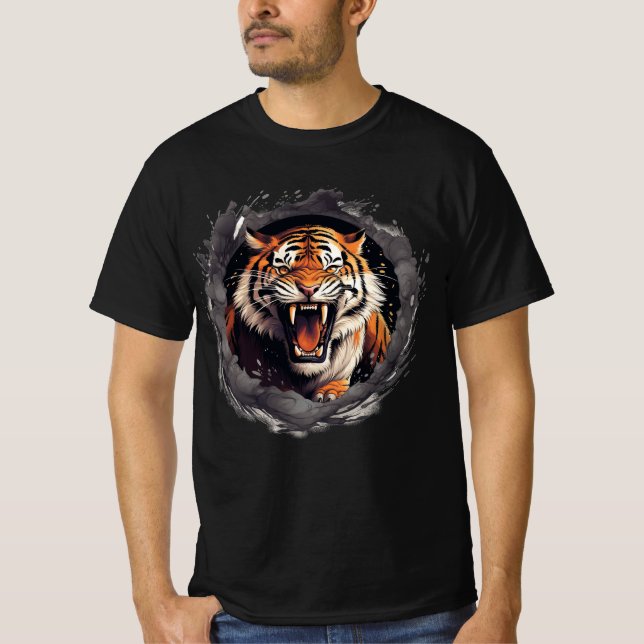 Rovande Tiger T-shirt i röken (Framsida)