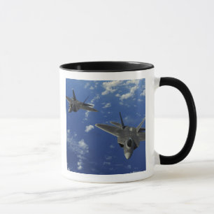 Rovfåglar för US-flygvapen F-22 i flyg nära Gua Mugg