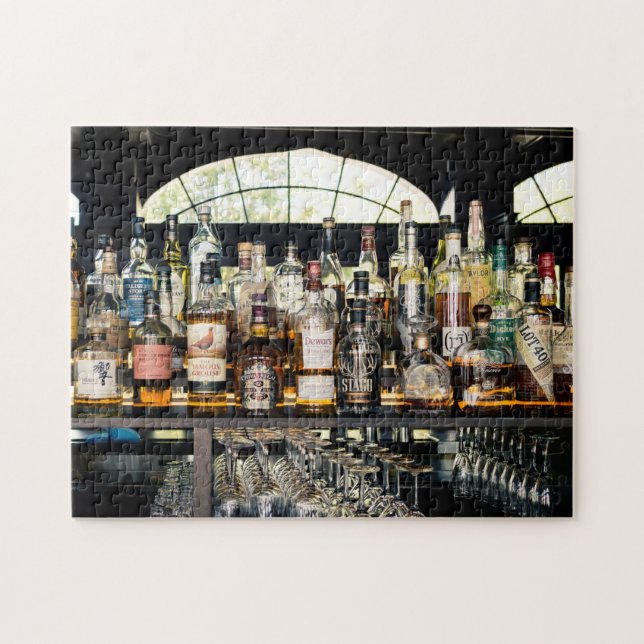 Rows of Liquor Bottles in Bar Pussel (Horisontell)
