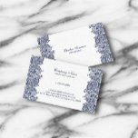Royal Blue and White Vintage Paisley Visitkort<br><div class="desc">Elegant royal blå vintage blommigt paisley snöre på en vit penselbakgrund. Anpassadet mörk blått traditionellt skript och serif-typografi. Elegantens utformning för en bröllop-designerprofessionell.</div>