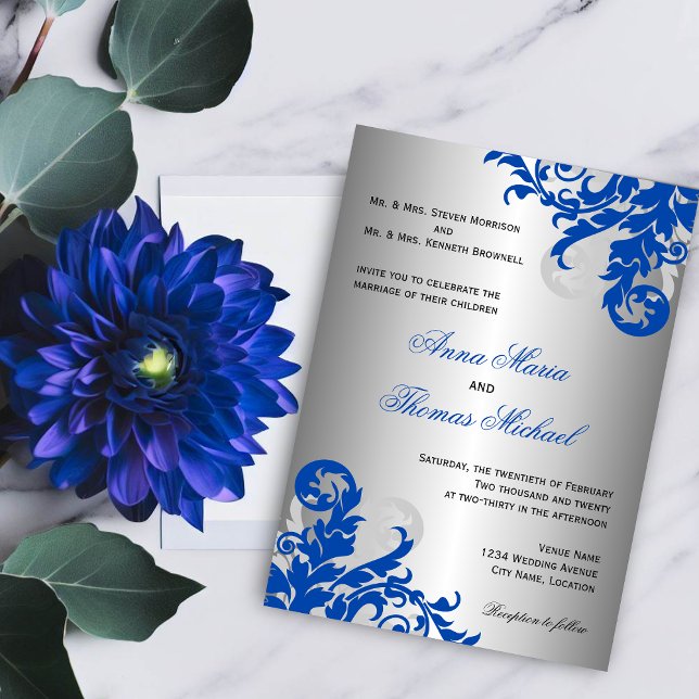 Royal Blue och Silver Flourish Bröllop Inbjudningar (Celebrate your royal blue themed wedding by sending out these elegant flourish / swirl invitations.)