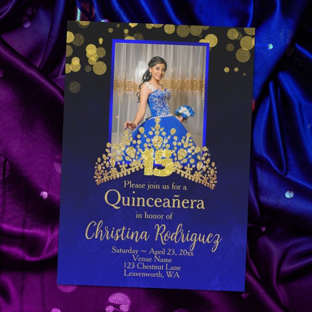 Royal Blue Princess Dress Quinceanera Guld Tiara Inbjudningar (elegant royal blue and gold quinceanera invitations with gold crown and gold number 15)