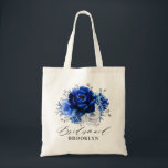 Royal Blue White Silver Metallic Blommigt Bröllop  Tygkasse<br><div class="desc">Elegant royal blått vitt silver-tema bröllop bridesmaid-gåva till påsen med elegant bouquet av royal blue,  marin,  silver,  rena vita blommor från färg ro och sage grönt eucalyptus löv. Kontakta mig om du behöver hjälp med anpassning eller om du behöver någon annan produkt med den här designen.</div>