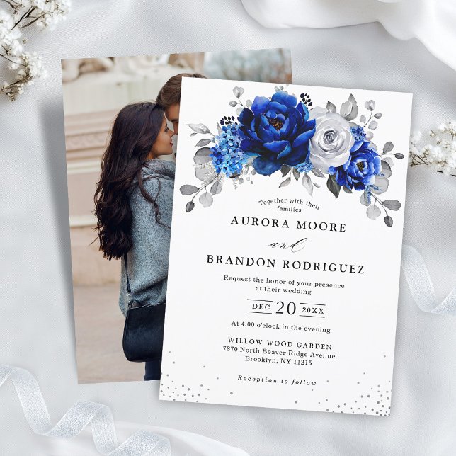 Royal Blue White Silver Photo Blommigt Bröllop Inbjudningar (Royal Blue White Silver Photo Floral Wedding Invitation)