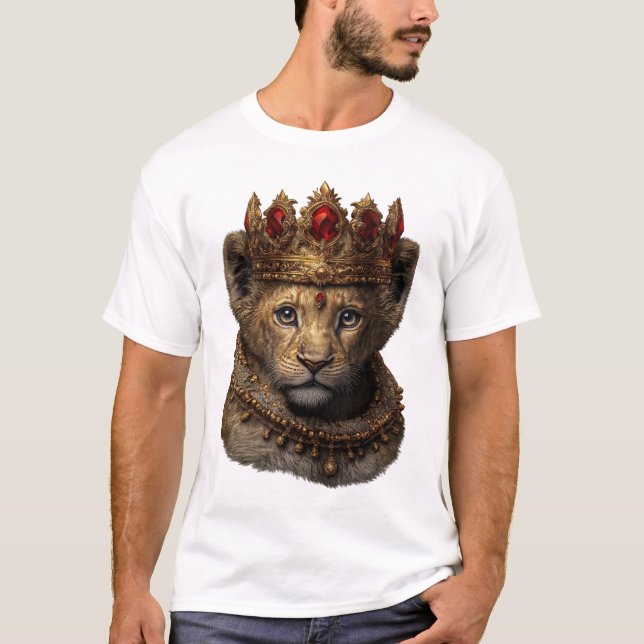 Royal Lion Cub Crown T-Shirt – Elegant King Design (Framsida)