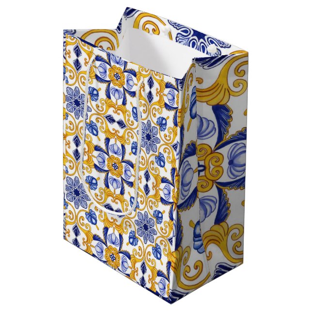 Royal Lisbon Scrollwork  Elegant Portuguese Blue  (Framsidan Vinklad)