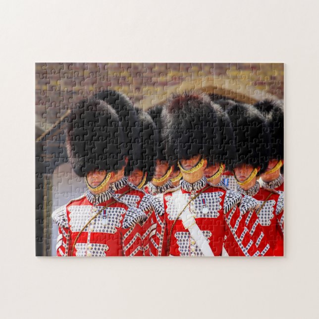 Royal London Guards. ->  Det korrekta svaret är: L Pussel (Horisontell)
