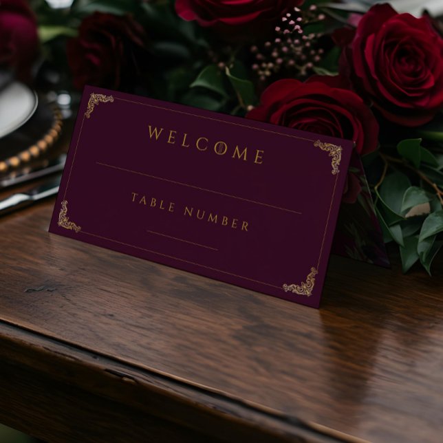 Royal Muse Medieval Fantasy Plum Blommigt Bröllop Placeringskort (Royal Muse Medieval Fantasy Plum Floral Wedding Place Card)